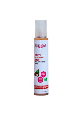 Flacon du Sérum Activateur de Pousse (Growth Activating Serum) By Sibyllete sur fond noir, un soin 99% naturel pour stimuler le cuir chevelu et favoriser la pousse des cheveux secs et frisés.